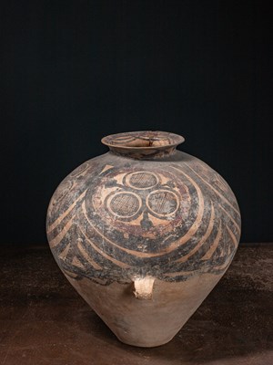 Lot 20 - (R) A LARGE RARE CHINESE HONG-SHAN NEOLYTHIC STORAGE POT, 3300-2000 BC