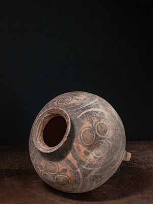Lot 20 - (R) A LARGE RARE CHINESE HONG-SHAN NEOLYTHIC STORAGE POT, 3300-2000 BC