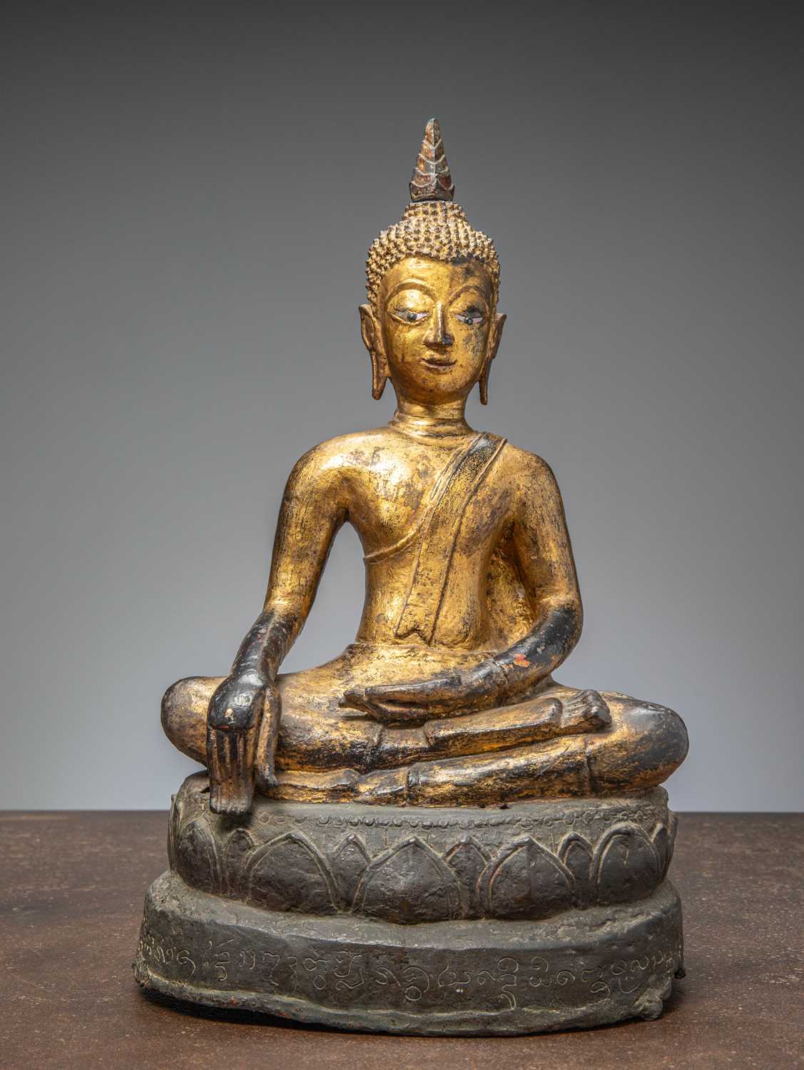 Lot 33 - (R) A GILT BRONZE FIGURE OF BUDDHA ON A LATER INSCRIBED BASE THAILAND AYUTTHYA (1600 - 1650)