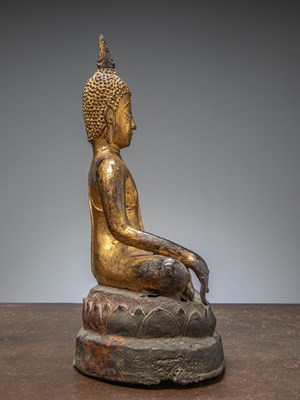 Lot 33 - (R) A GILT BRONZE FIGURE OF BUDDHA ON A LATER INSCRIBED BASE THAILAND AYUTTHYA (1600 - 1650)
