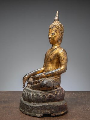 Lot 33 - (R) A GILT BRONZE FIGURE OF BUDDHA ON A LATER INSCRIBED BASE THAILAND AYUTTHYA (1600 - 1650)