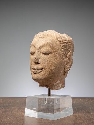 Lot 64 - (R) BUDDHA HEAD SANDSTONE KHMER LOPBURI 13TH CENTURY