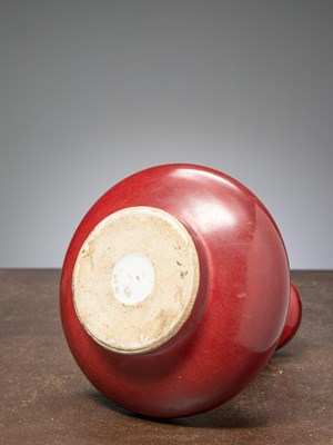 Lot 13 - (R) RARE BULBOUS LONG-NECK VASE BRICK RED GLAZE, QING DYNASTY CHINA
