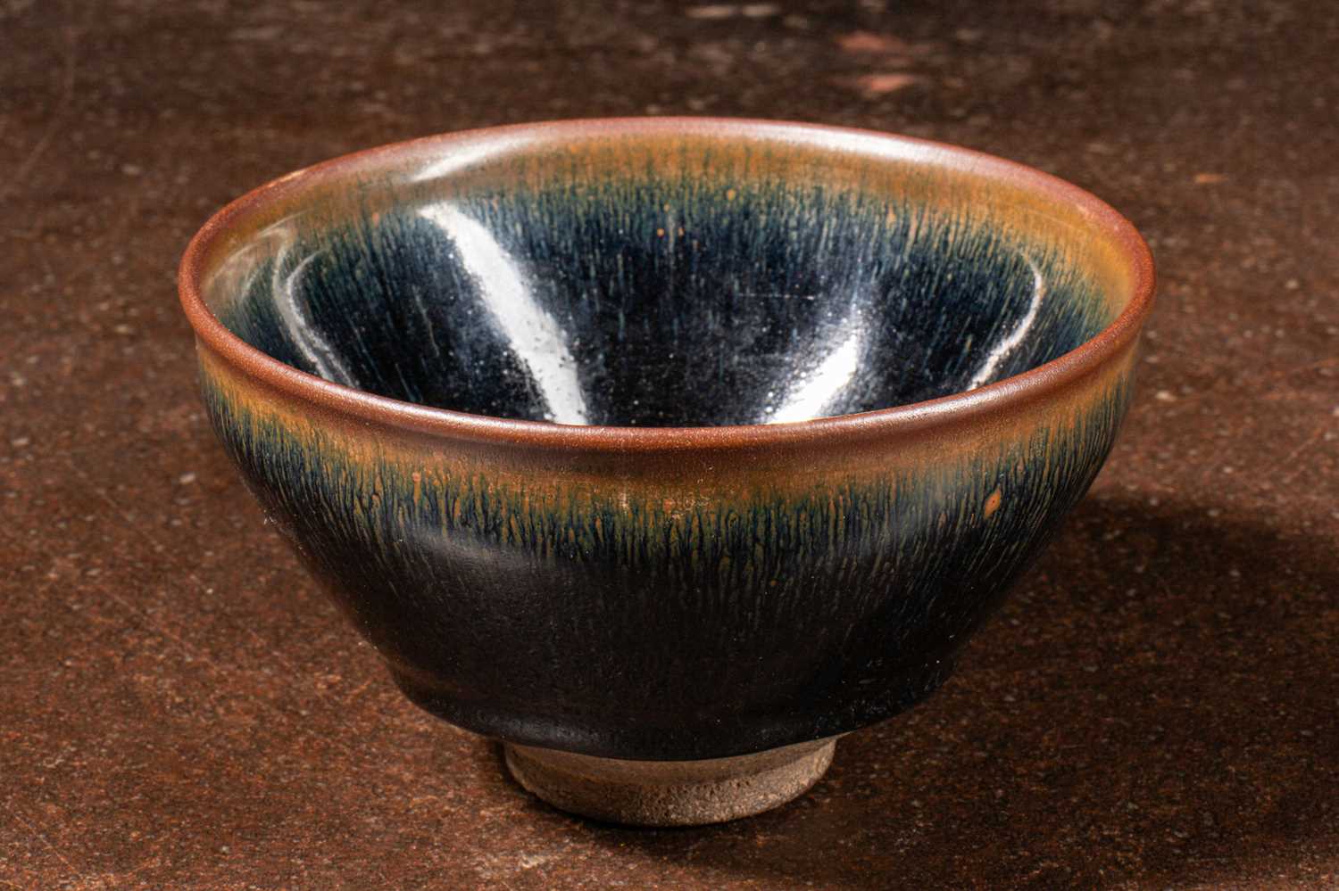 Lot 80 - (R) AN EXCELLENT TEMMOKU TEA BOWL, YAOZHOU KILNS, SONG DYNASTY, CHINA, 12TH–13TH CENTURY