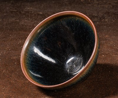 Lot 80 - (R) AN EXCELLENT TEMMOKU TEA BOWL, YAOZHOU KILNS, SONG DYNASTY, CHINA, 12TH–13TH CENTURY