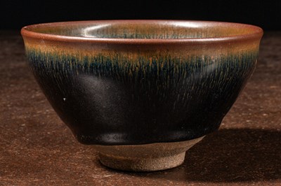 Lot 80 - (R) AN EXCELLENT TEMMOKU TEA BOWL, YAOZHOU KILNS, SONG DYNASTY, CHINA, 12TH–13TH CENTURY
