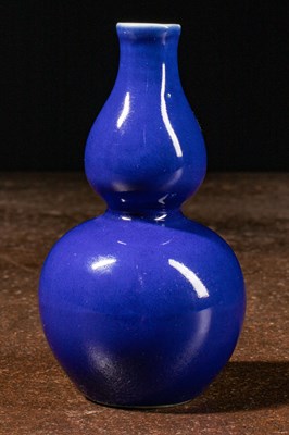 Lot 49 - (R) SMALL BLUE DOUBLE GOURD VASE QUING DYNASTY (1644-1911) CHINA