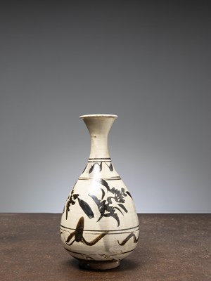 Lot 66 - (R) A CIZHOU WARE VASE 12TH CENTURY SONG DYNASTY CHINA