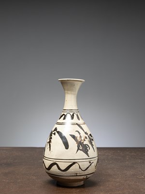 Lot 66 - (R) A CIZHOU WARE VASE 12TH CENTURY SONG DYNASTY CHINA