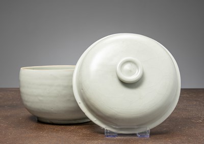 Lot 72 - (R) AN IMPORTANT MOONSHINE GLAZED BOWL WITH LID, 13TH CENTURY GORYEO DYNASTYKOREA
