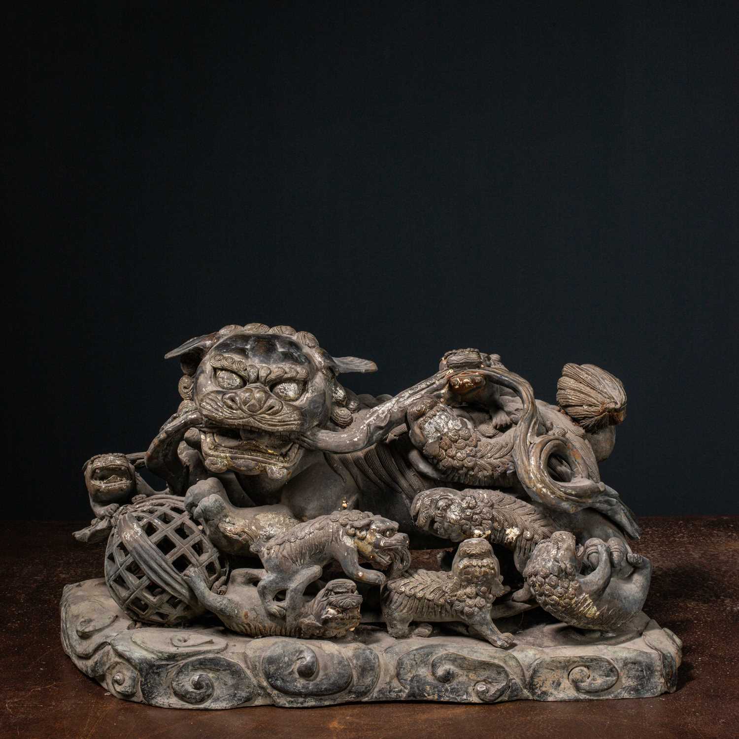 Lot 78 - (R) A LARGE BRONZE FIGURE OF A FOO DOG WITH CUBS, CHINA, 1950s