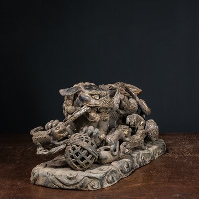 Lot 78 - (R) A LARGE BRONZE FIGURE OF A FOO DOG WITH CUBS, CHINA, 1950s