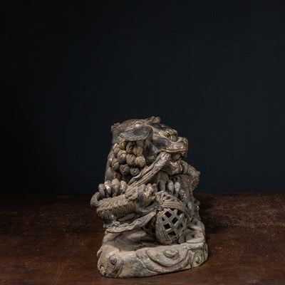 Lot 78 - (R) A LARGE BRONZE FIGURE OF A FOO DOG WITH CUBS, CHINA, 1950s