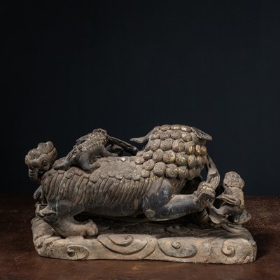 Lot 78 - (R) A LARGE BRONZE FIGURE OF A FOO DOG WITH CUBS, CHINA, 1950s