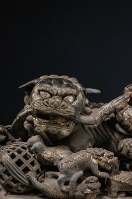Lot 78 - (R) A LARGE BRONZE FIGURE OF A FOO DOG WITH CUBS, CHINA, 1950s