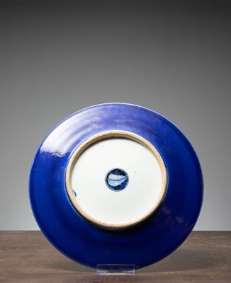 Lot 94 - (R) A COBALT BLUE PORCELAIN DISH WITH GILT DECORATION , CHINA QING DYNASTY 19TH CENTURY