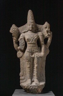Lot 54 - (R) A FOUR-ARMED STANDING STONE VISHNU INDIA VIJAYANAGAR 15TH / 16TH CENTURY