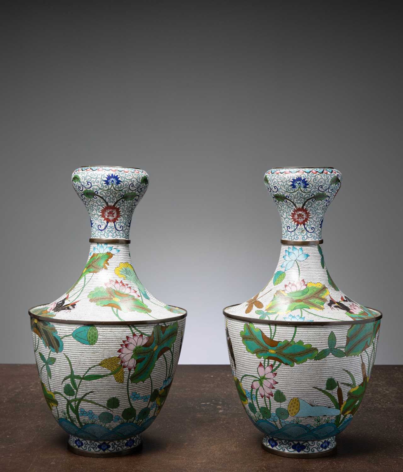 Lot 79 - (R) A PAIR OF CLOISONNE VASES, CHINA QING DYNASTY (1796 - 1820)