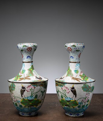 Lot 79 - (R) A PAIR OF CLOISONNE VASES, CHINA QING DYNASTY (1796 - 1820)