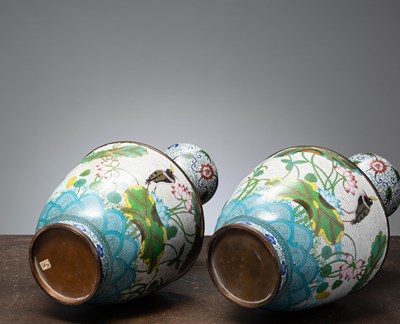 Lot 79 - (R) A PAIR OF CLOISONNE VASES, CHINA QING DYNASTY (1796 - 1820)