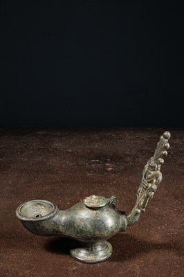 Lot 27 - (R) A RARE ROMAN BRONZE OILLAMP WITH HANDLE PURCHASED IN THAILAND 2nd-3rd AD
