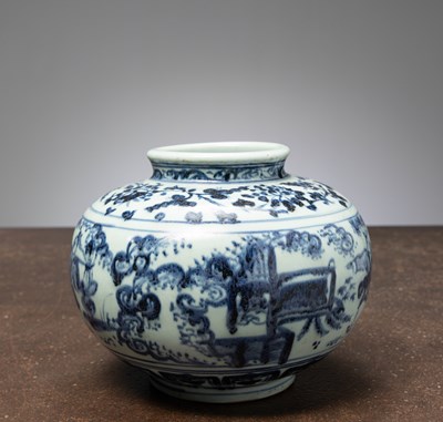Lot 238 - (R) A CHINESE BLUE AND WHITE JAR, LATE MING TO EARLY QING DYNASTY, 17TH CENTURY