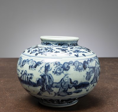 Lot 41 - (R) CHINESE BLUE AND WHITE JAR LATE MING TO EARLY QING DYNASTY 17TH CENTURY