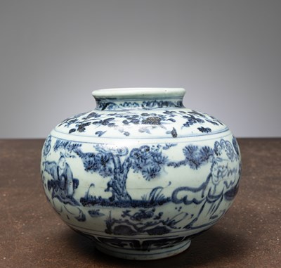 Lot 41 - (R) CHINESE BLUE AND WHITE JAR LATE MING TO EARLY QING DYNASTY 17TH CENTURY
