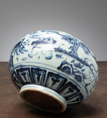 Lot 41 - (R) CHINESE BLUE AND WHITE JAR LATE MING TO EARLY QING DYNASTY 17TH CENTURY