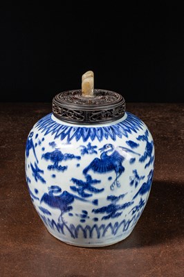 Lot 77 - (R) A BLUE AND WHITE PORCELAIN JAR WITH WOOD AND JADE COVER, CHINA, 16TH CENTURY