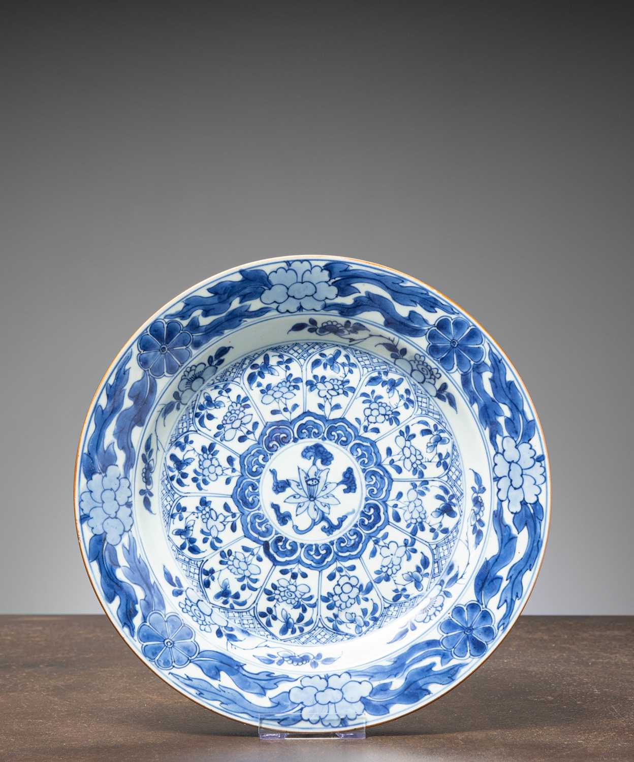 Lot 90 - (R) A LARGER BLUE AND WHITE PORCELAIN DISH, CHINA , KANGXI , APPROXIMATELY 1700
