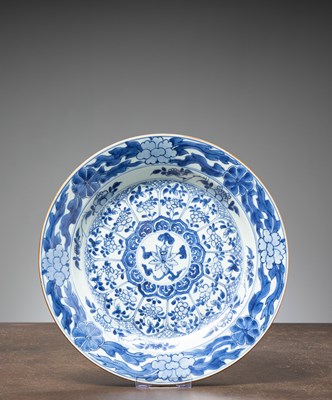 Lot 90 - (R) A LARGER BLUE AND WHITE PORCELAIN DISH, CHINA , KANGXI , APPROXIMATELY 1700
