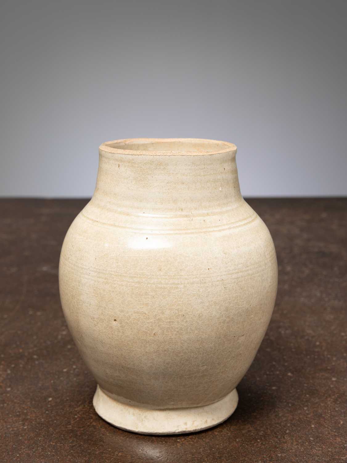 Lot 92 - (R) YING DING VASE CHINA SONG DYNASTY 12TH CENTURY