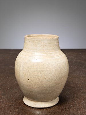 Lot 167 - (R) A YING DING VASE, CHINA, SONG DYNASTY 12TH CENTURY