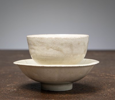 Lot 384 - (R) A WHITE-GLAZED TEA BOWL WITH MATCHING SAUCER, CHINA, SONG DYNASTY (960–1279)