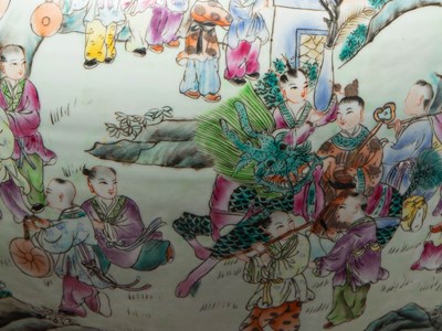 Lot 39 - (R) A LARGE FAMILLE-ROSE BALUSTER VASE, CHINA QING DYNASTY, QIANLONG PERIOD (1736-1795)