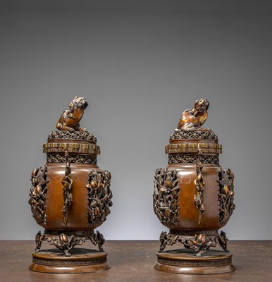 Lot 79 - (R) PAIR OF BRONZE PALAST VASES JAPAN MEIJI 1890 - 1900