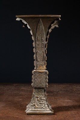 Lot 19 - (R) ARCHAIC GU TYPE BRONZE VASE SHANG DYNASTY (1600-1046 BC) WITH LATER INSCRIPTION