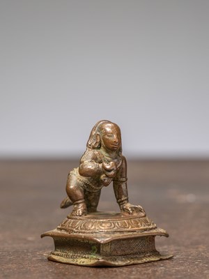 Lot 345 - A SMALL EXQUISIT BRONZE OF KRISHNA, INDIA, 18TH CENTURY