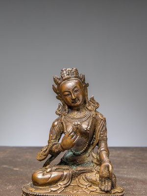 Lot 42 - A SEATED BRONZE TARA WITH REMAINS OF GILDING, CHINA QING DYNASTY