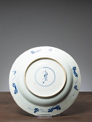 Lot 32 - (R) A CHINESE BLUE&WHITE EXPORT DISH, CHINA 18TH CENTURY WITH KANGXI MARK