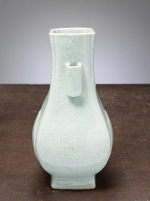 Lot 46 - (R) A CELADON GLAZED VASE, GUANGXU (1875-1908), CHINA, 19TH CENTURY