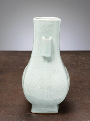Lot 46 - (R) A CELADON GLAZED VASE, GUANGXU (1875-1908), CHINA, 19TH CENTURY