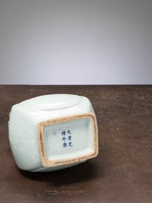 Lot 46 - (R) A CELADON GLAZED VASE, GUANGXU (1875-1908), CHINA, 19TH CENTURY