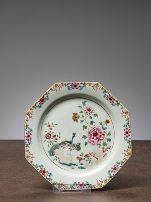 Lot 265 - (R) AN OCTOGONAL FAMILLE ROSE PLATE, QIANLONG PERIOD, CHINA, 18TH CENTURY