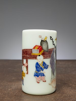 Lot 16 - (R) A BI-TONG BRUSH CUP, FAMILLE ROSE, ENAMEL ON GLASS, CHINA, CHIEN LUNG, 19TH CENTURY