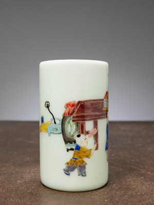 Lot 16 - (R) A BI-TONG BRUSH CUP, FAMILLE ROSE, ENAMEL ON GLASS, CHINA, CHIEN LUNG, 19TH CENTURY