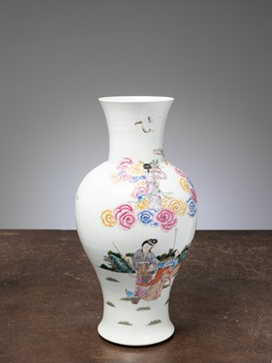 Lot 29 - (R) A FINE BALUSTER VASE ;FAMILLE ROSE , CHINA, GUANGXU PERIOD, 19TH CENTURY
