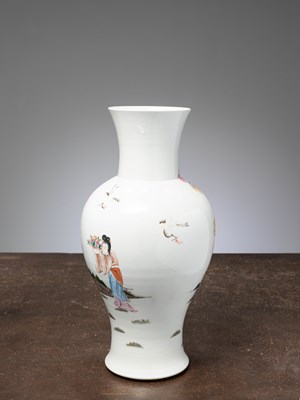 Lot 29 - (R) A FINE BALUSTER VASE ;FAMILLE ROSE , CHINA, GUANGXU PERIOD, 19TH CENTURY