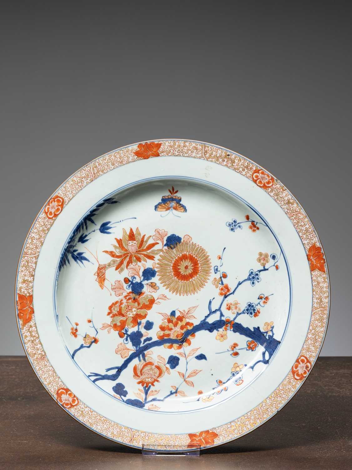 Lot 22 - (R) BIG IMARI CHARGER, CHINA, APPROXIMATELY 1720 TO 1730